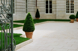 Cour de la Mairie de Mâcon © Masson